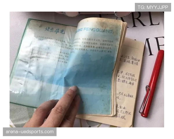 张楠餐桌摆着名牌外卖盒,窗台上却放着妈妈手写菜谱 张楠餐桌摆着名牌外卖盒,窗台上却放着妈妈手写菜谱
